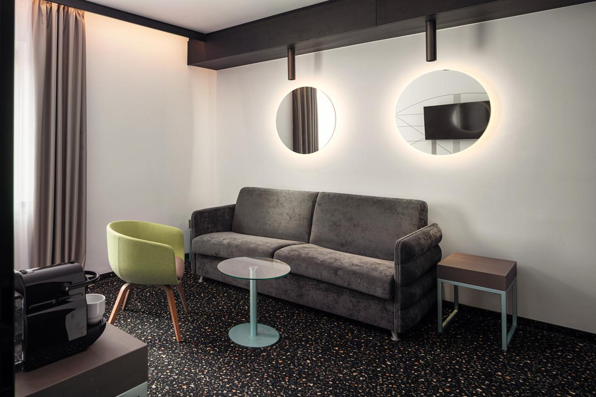Hotell Ea Embassy 4*