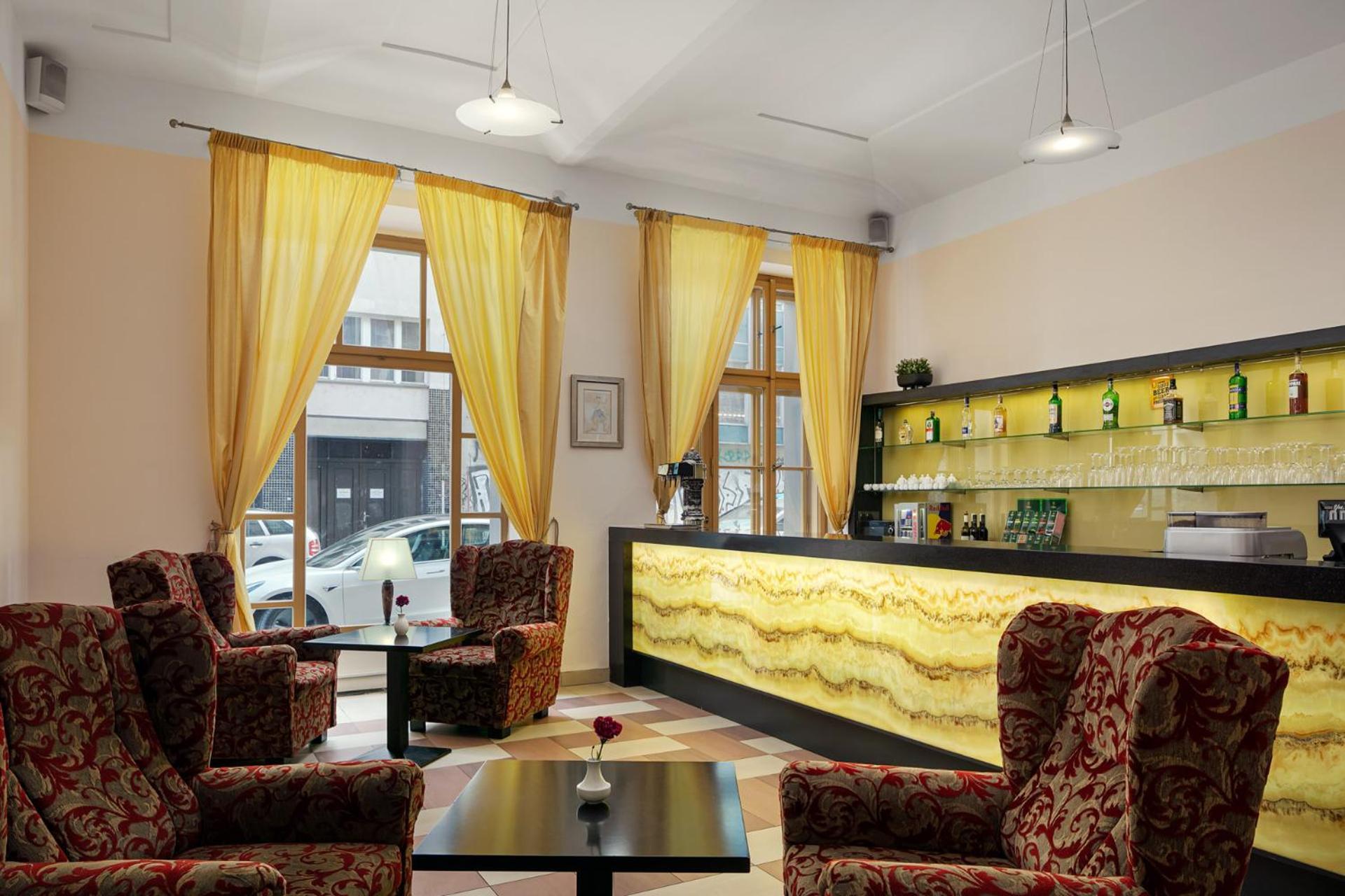 Hotell Ea Embassy 4*
