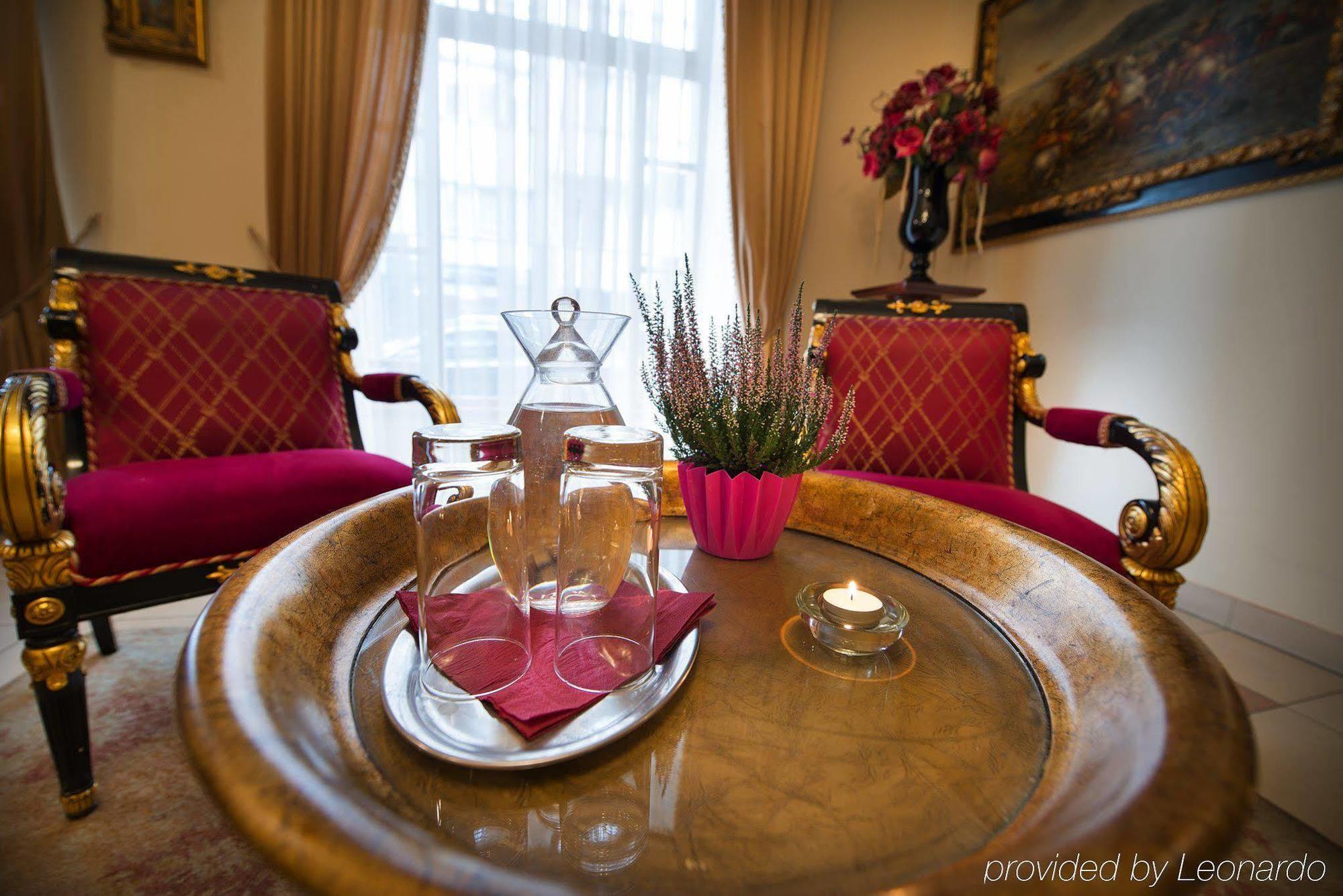 Hotell Ea Embassy 4*
