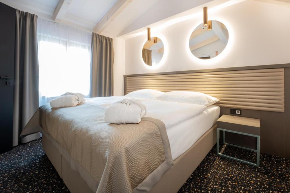 Ea Embassy Hotel 4*